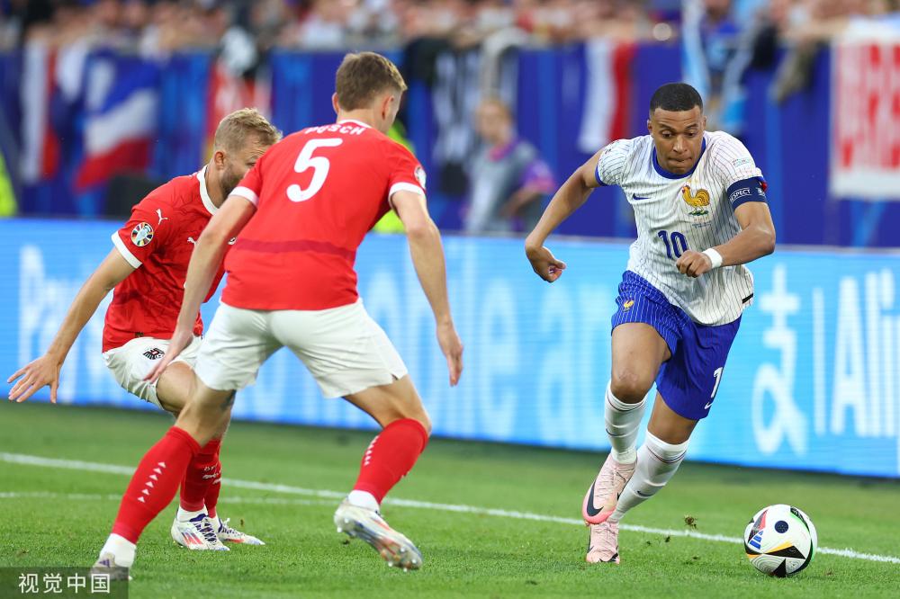 European Cup - Mbappe creates an own goal and loses a single goal. France wins 1-0 against Austria